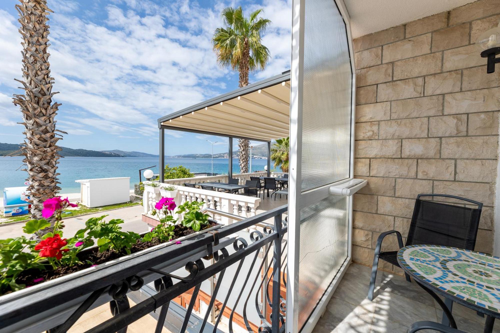 Villa Okruk-10 Meters Away From The Beach Okrug Gornji Luaran gambar