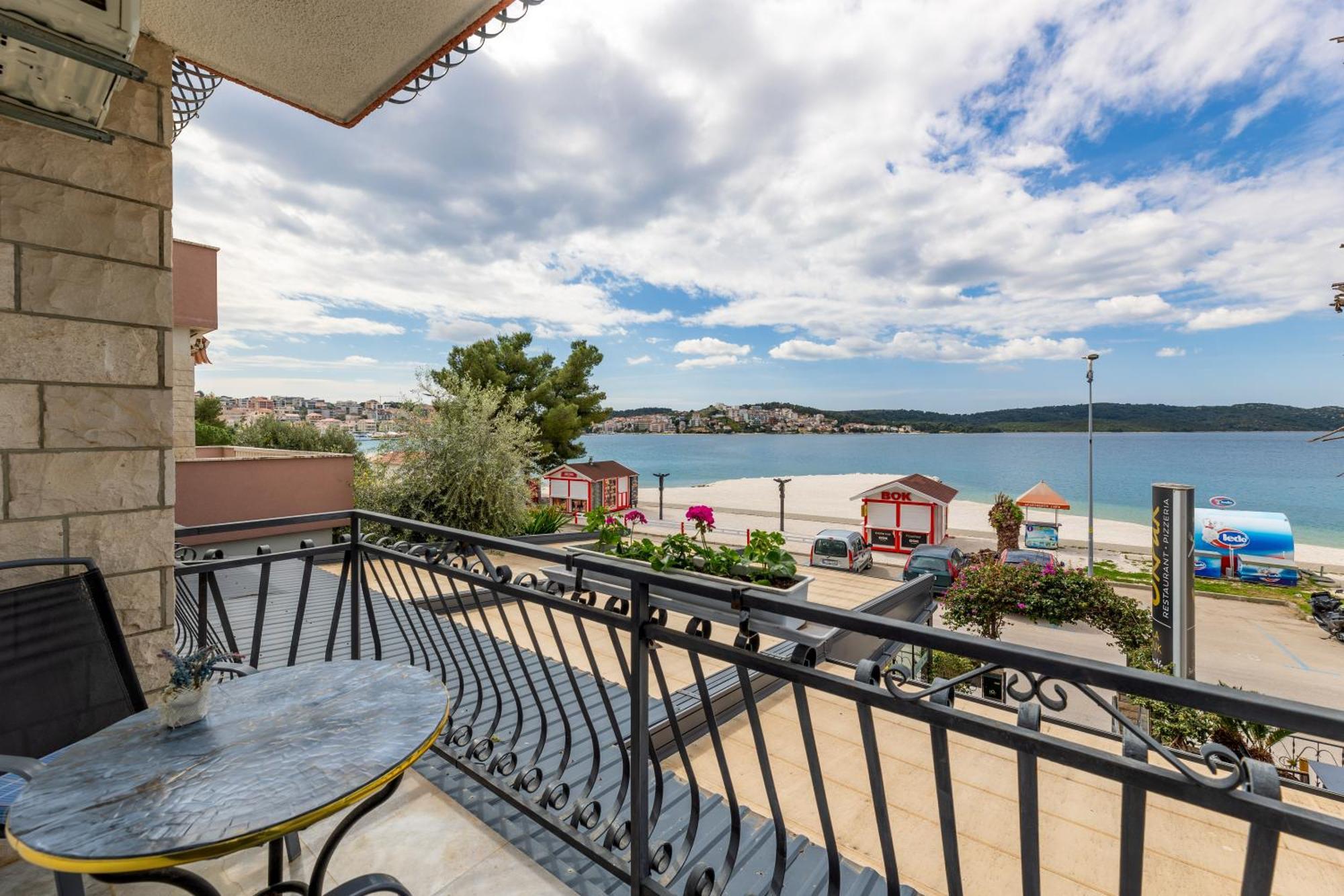 Villa Okruk-10 Meters Away From The Beach Okrug Gornji Luaran gambar
