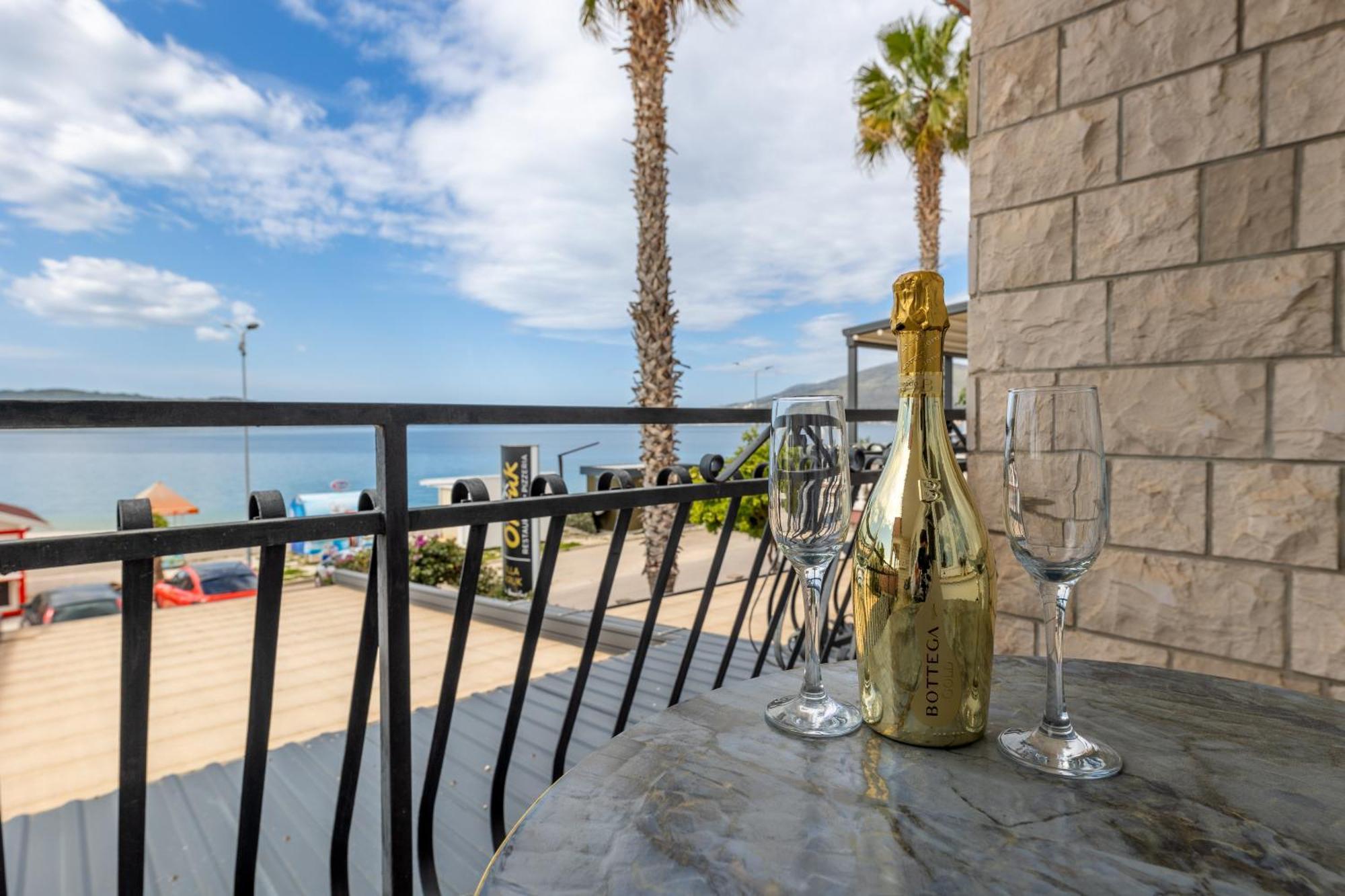 Villa Okruk-10 Meters Away From The Beach Okrug Gornji Luaran gambar